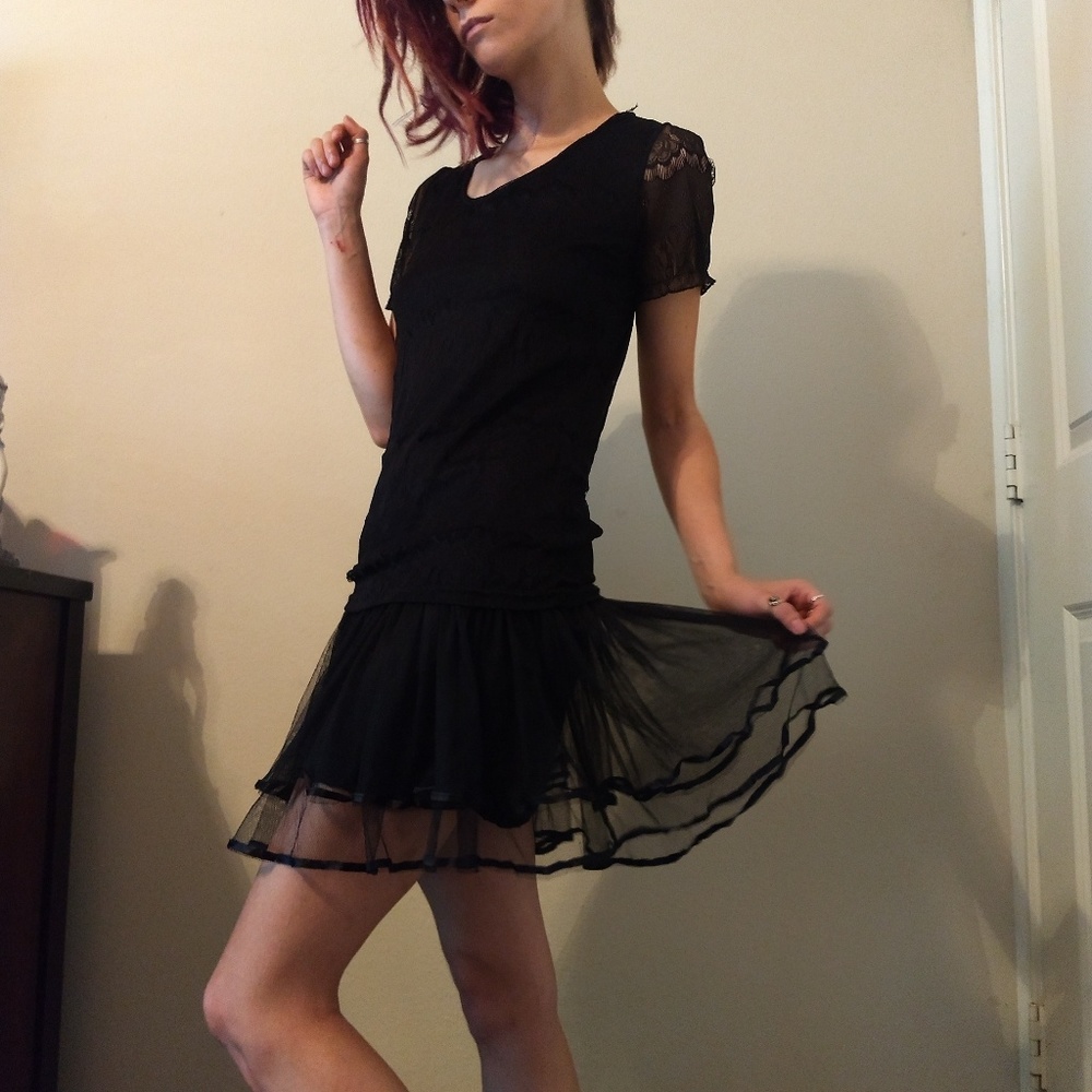 Black lace dress - Picture 1 of 3